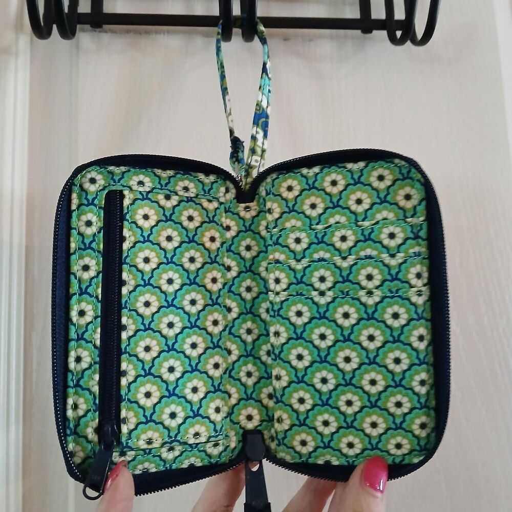 Vera Bradley Retired Rhythm & Blues Print Quilted Cotton ID Case Wristlet Boho - Picture 4 of 4